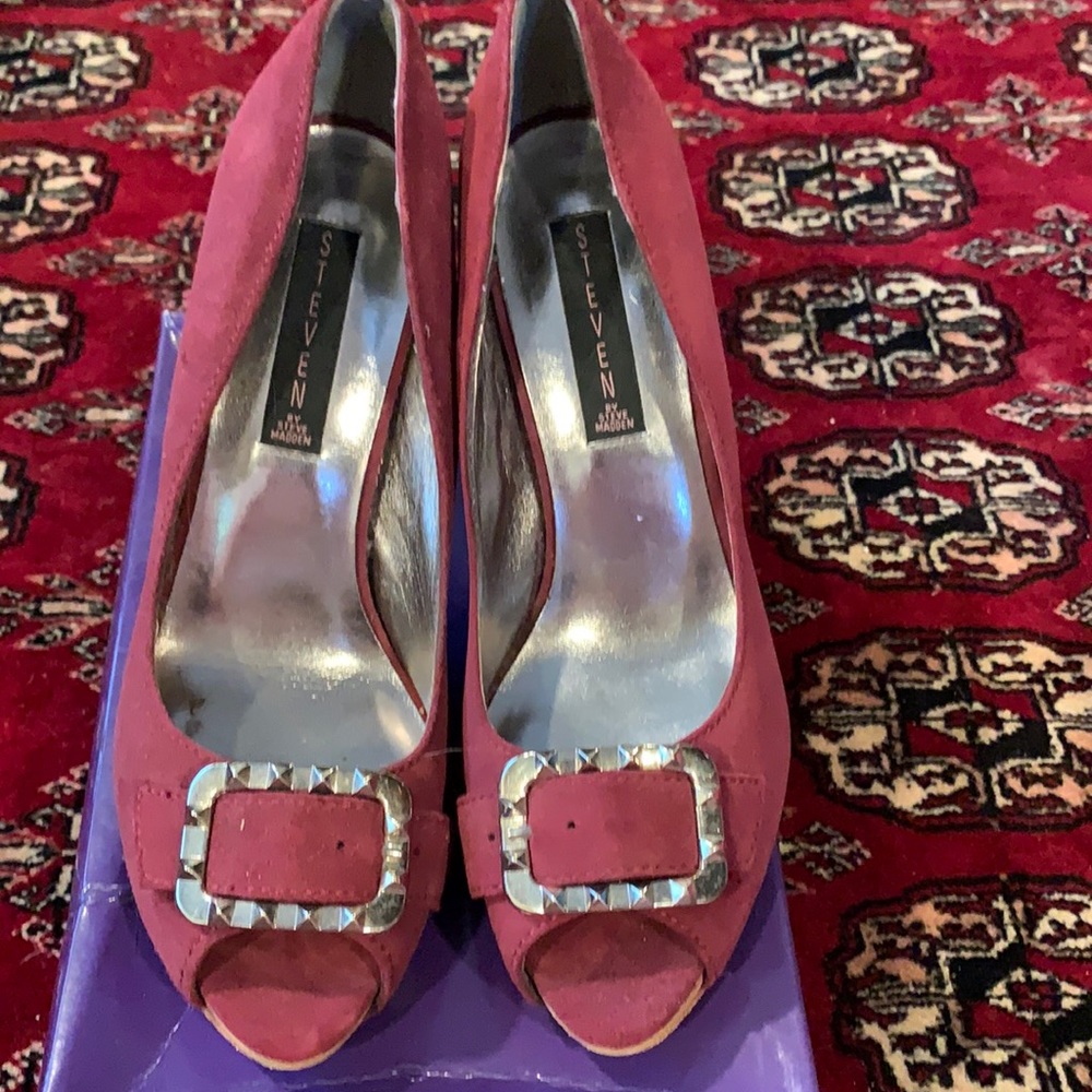 Steven by Steve Madden Wine Suede Studded Buckle Shoes size 9.5 Used Condition